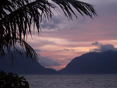Sonnenuntergang am Maninjau See bei Bukittingi